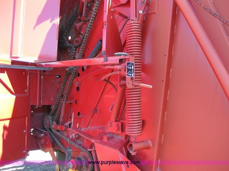 image for item B1216 2002 New Holland 688 round baler