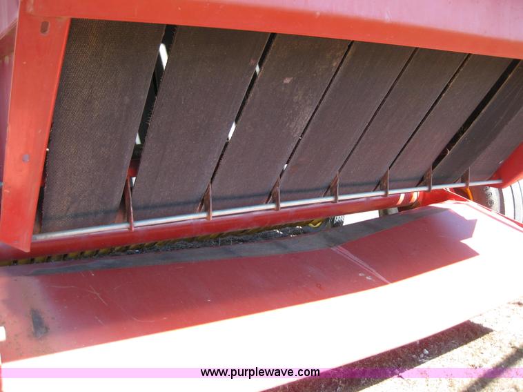 image for item B1216 2002 New Holland 688 round baler