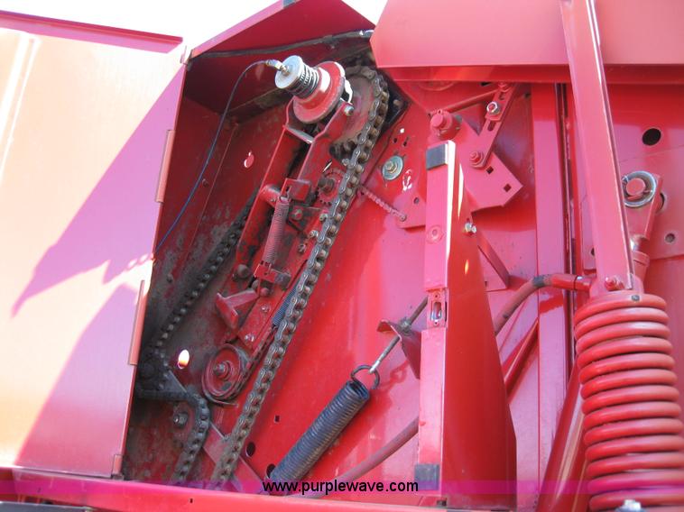 image for item B1216 2002 New Holland 688 round baler