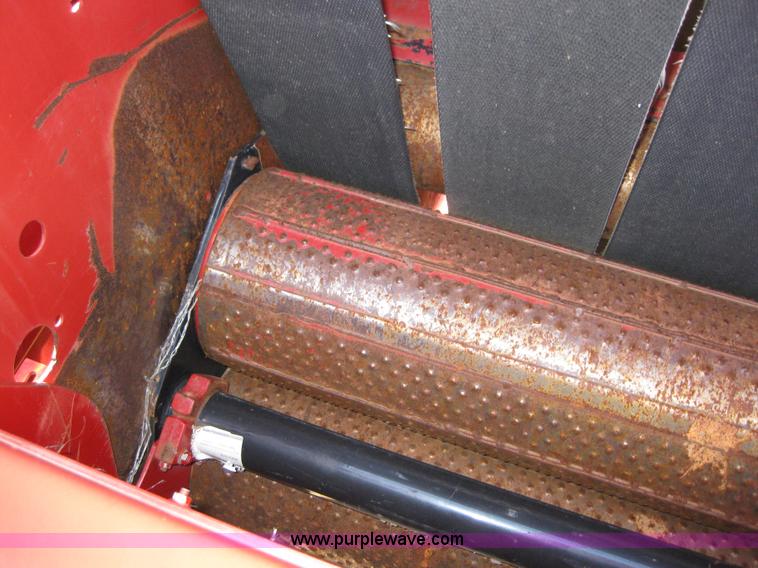 image for item B1216 2002 New Holland 688 round baler