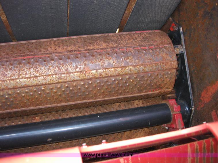 image for item B1216 2002 New Holland 688 round baler