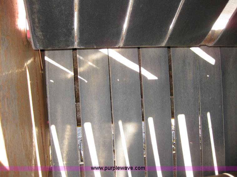 image for item B1216 2002 New Holland 688 round baler