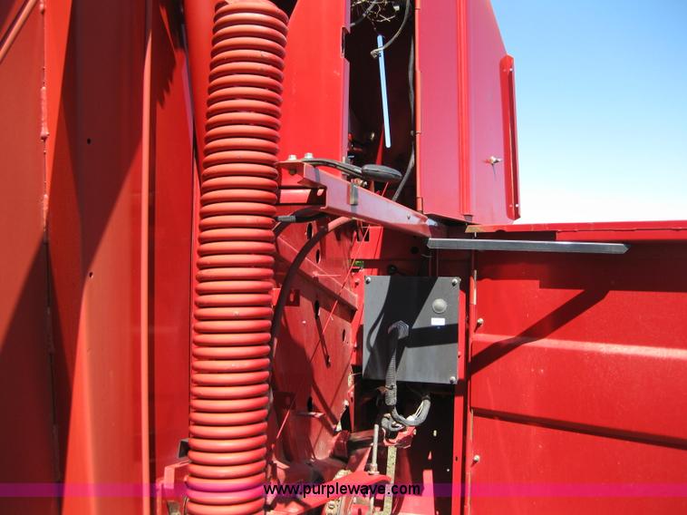 image for item B1216 2002 New Holland 688 round baler