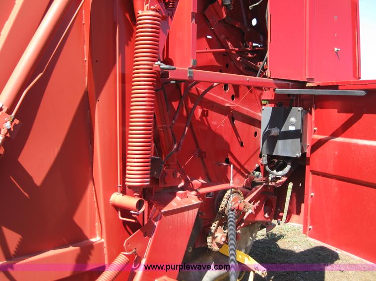 image for item B1216 2002 New Holland 688 round baler