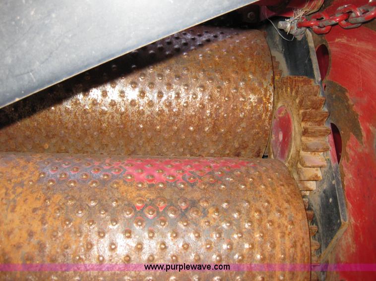 image for item B1216 2002 New Holland 688 round baler