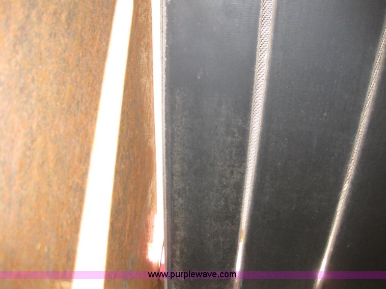 image for item B1216 2002 New Holland 688 round baler