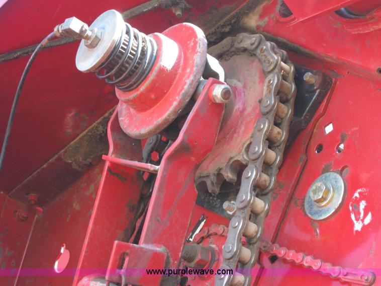 image for item B1216 2002 New Holland 688 round baler