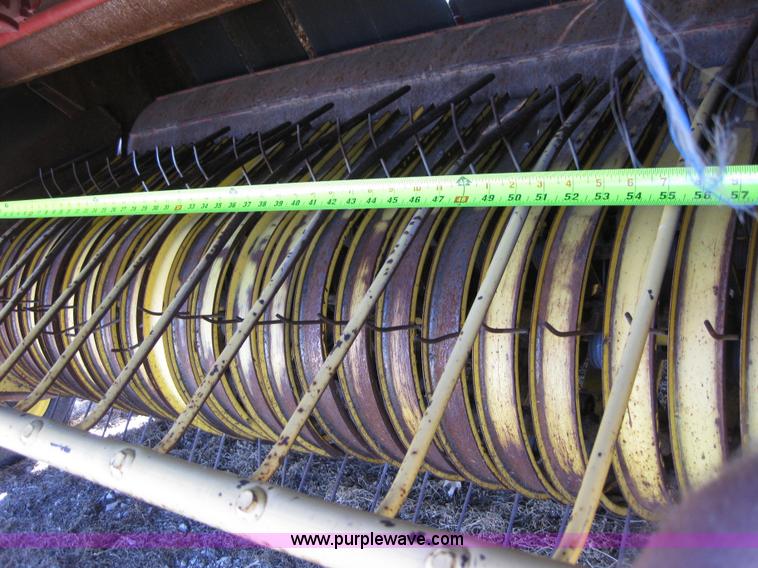 image for item B1216 2002 New Holland 688 round baler