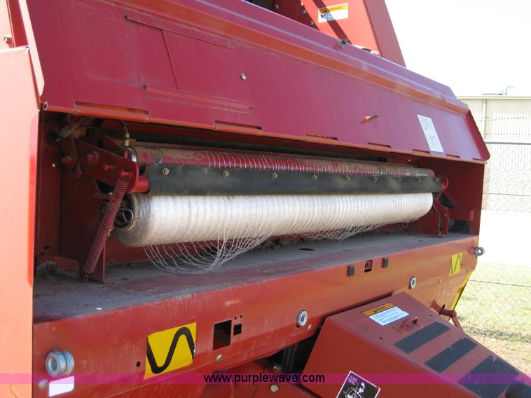 image for item B1216 2002 New Holland 688 round baler