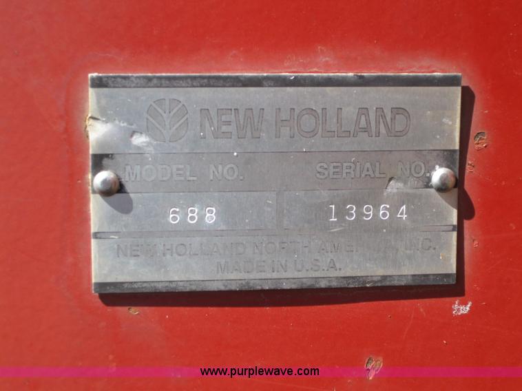 image for item B1216 2002 New Holland 688 round baler