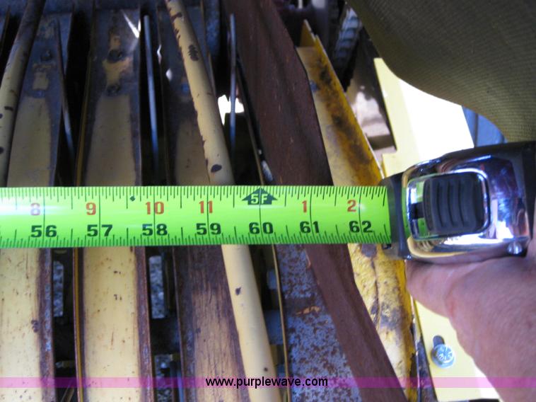 image for item B1216 2002 New Holland 688 round baler