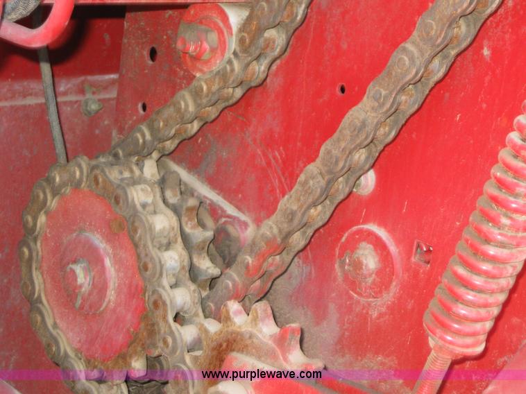 image for item B1216 2002 New Holland 688 round baler