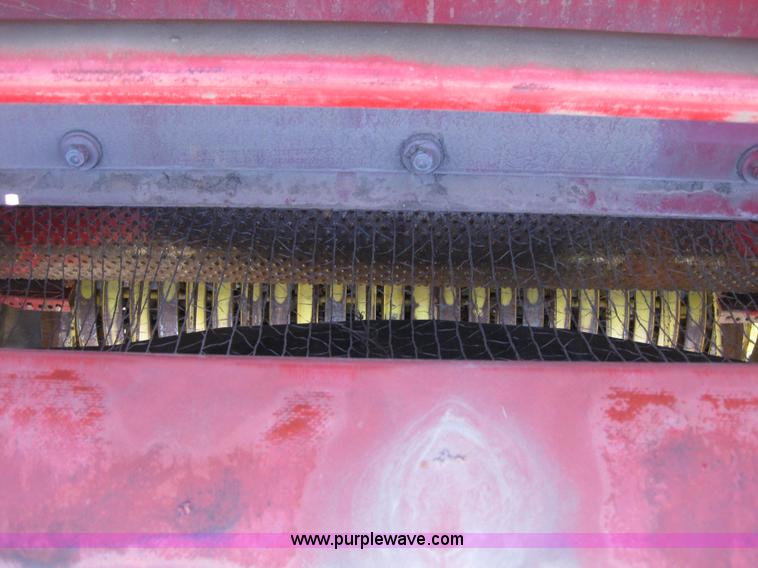 image for item B1216 2002 New Holland 688 round baler