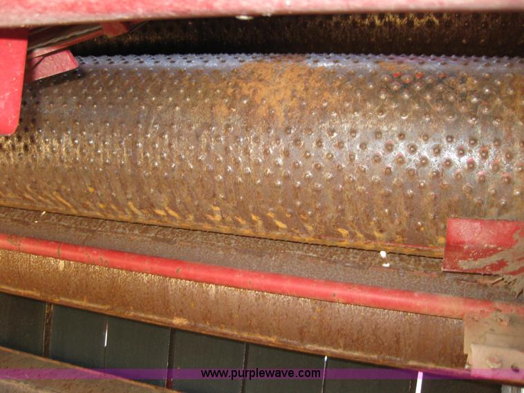 image for item B1216 2002 New Holland 688 round baler