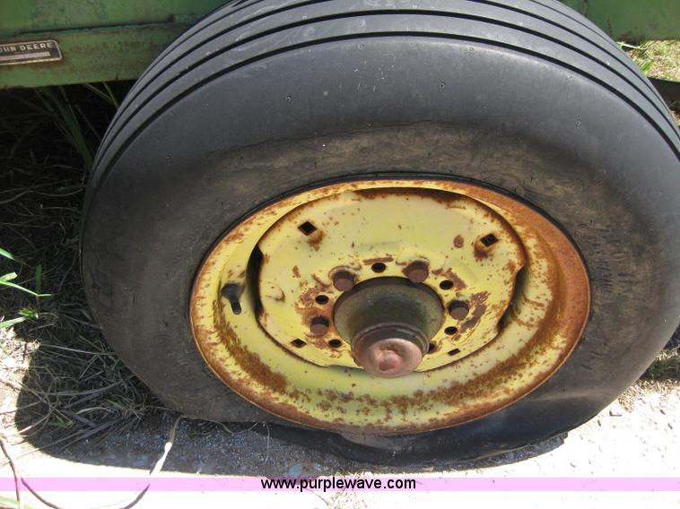 image for item B1217 John Deere 224WS square baler