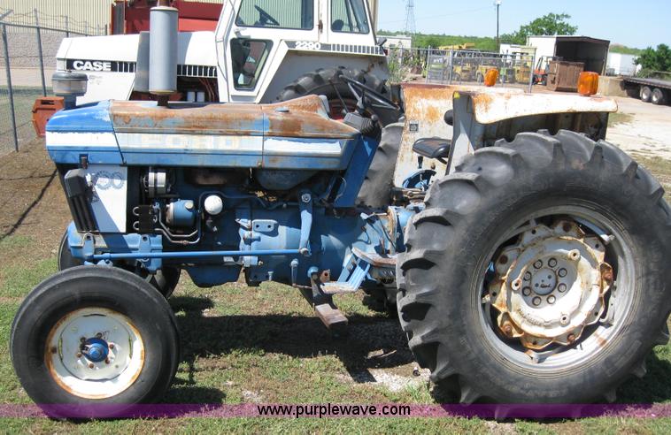image for item B1221 1982 Ford 4610 tractor