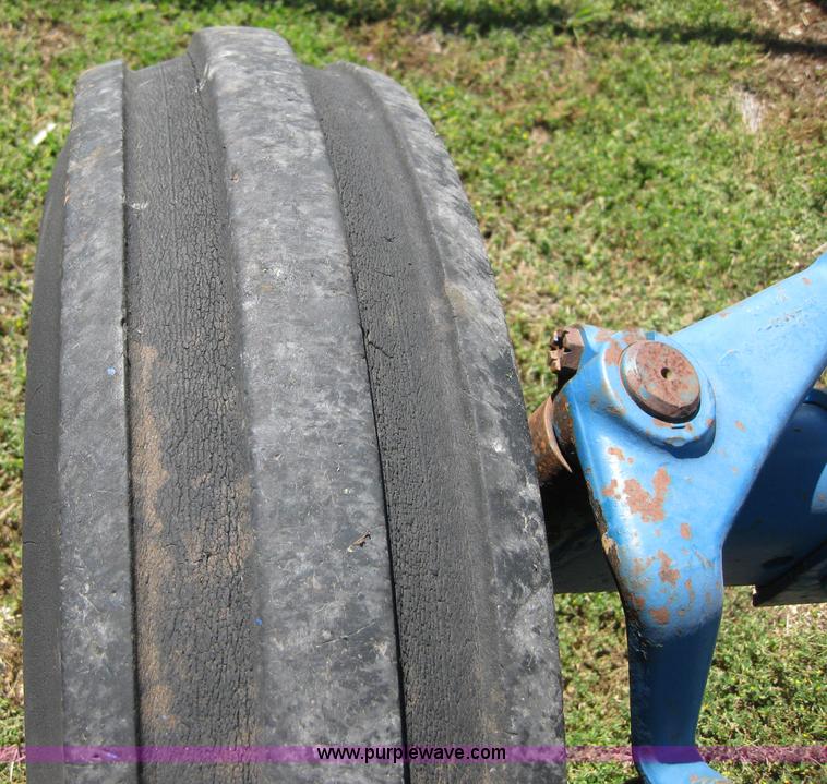 image for item B1221 1982 Ford 4610 tractor