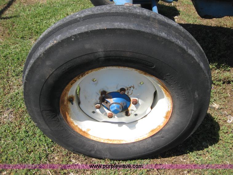 image for item B1221 1982 Ford 4610 tractor