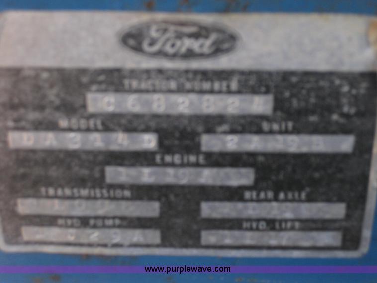 image for item B1221 1982 Ford 4610 tractor