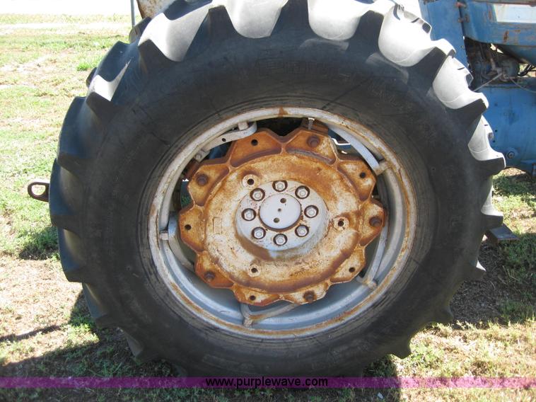 image for item B1221 1982 Ford 4610 tractor