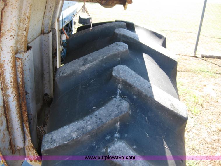 image for item B1221 1982 Ford 4610 tractor