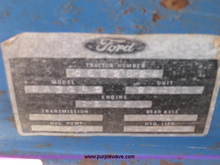 image for item B1221 1982 Ford 4610 tractor