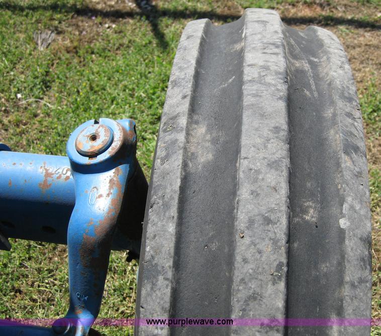 image for item B1221 1982 Ford 4610 tractor