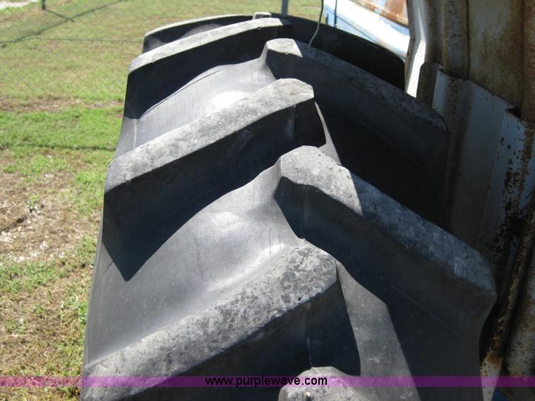 image for item B1221 1982 Ford 4610 tractor