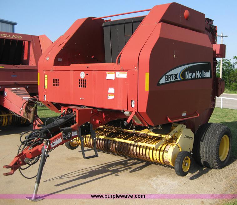 image for item B1246 2005 New Holland BR780 round baler
