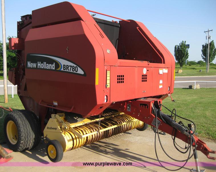 image for item B1246 2005 New Holland BR780 round baler