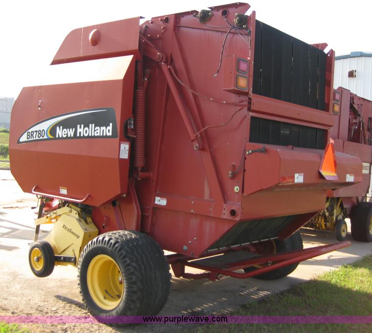 image for item B1246 2005 New Holland BR780 round baler