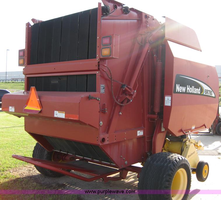 image for item B1246 2005 New Holland BR780 round baler