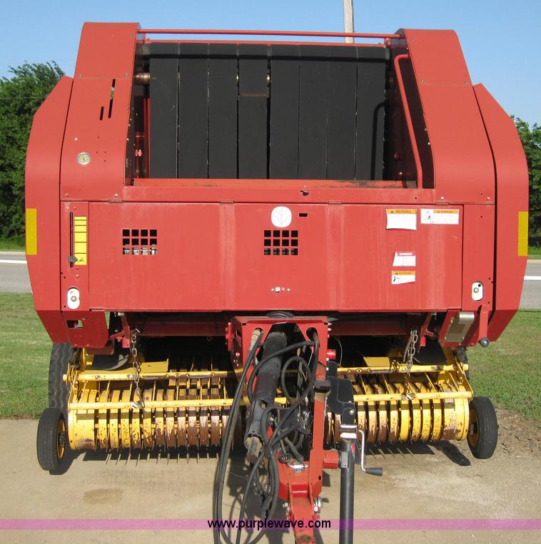 image for item B1246 2005 New Holland BR780 round baler