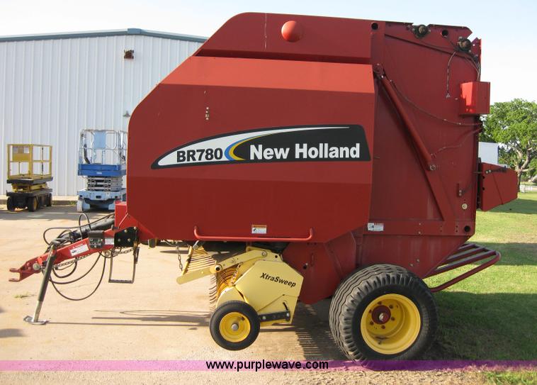 image for item B1246 2005 New Holland BR780 round baler