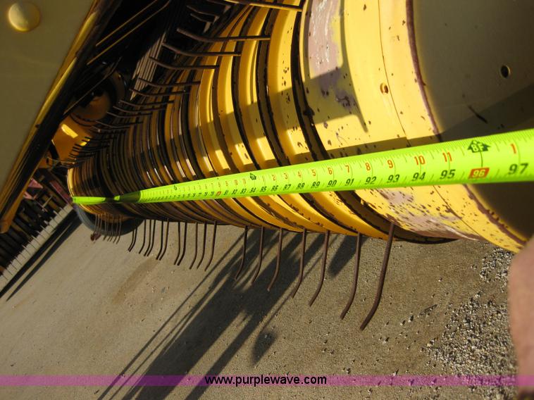 image for item B1246 2005 New Holland BR780 round baler