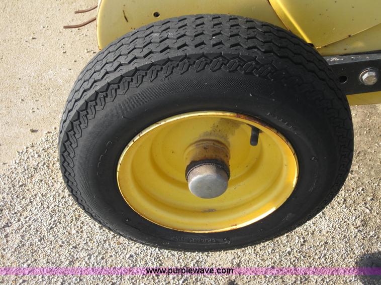 image for item B1246 2005 New Holland BR780 round baler