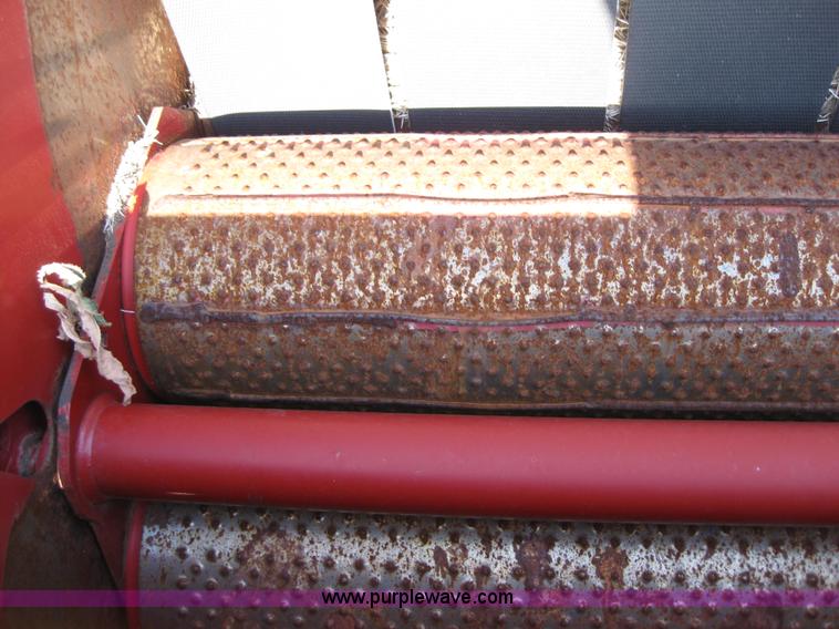 image for item B1246 2005 New Holland BR780 round baler