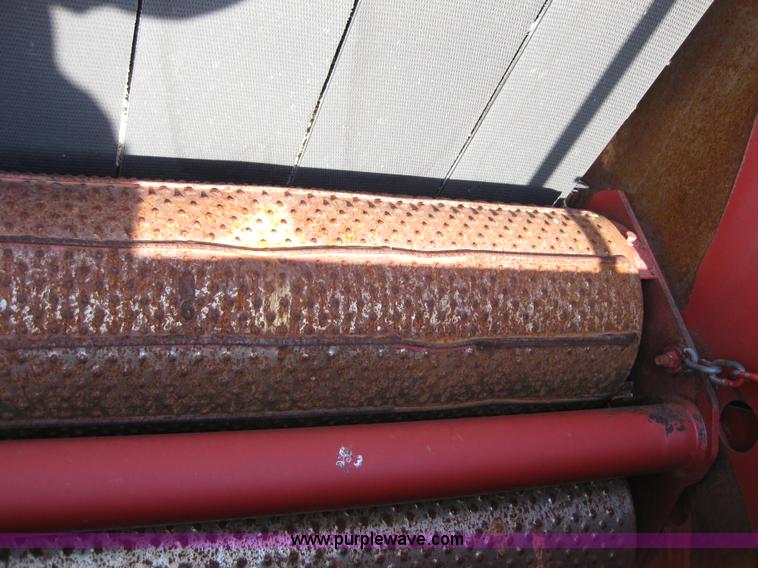 image for item B1246 2005 New Holland BR780 round baler