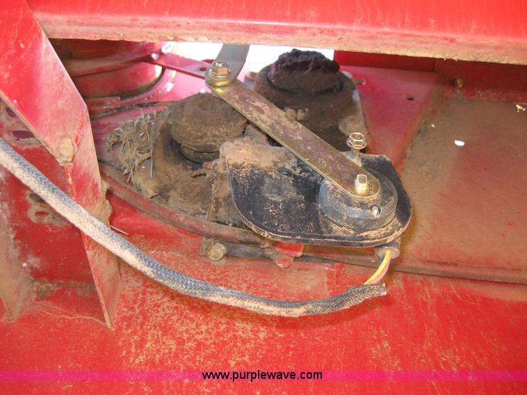 image for item B1246 2005 New Holland BR780 round baler