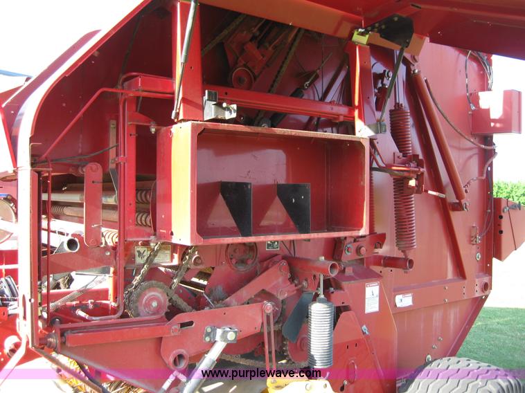 image for item B1246 2005 New Holland BR780 round baler