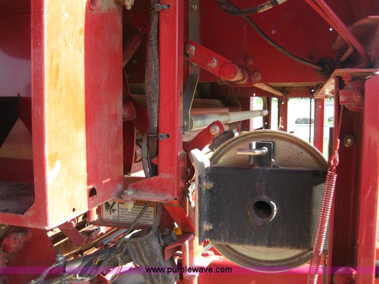 image for item B1246 2005 New Holland BR780 round baler