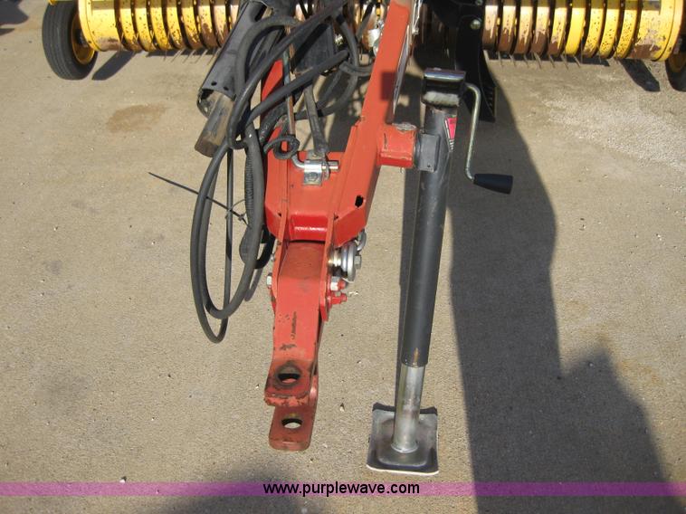 image for item B1246 2005 New Holland BR780 round baler