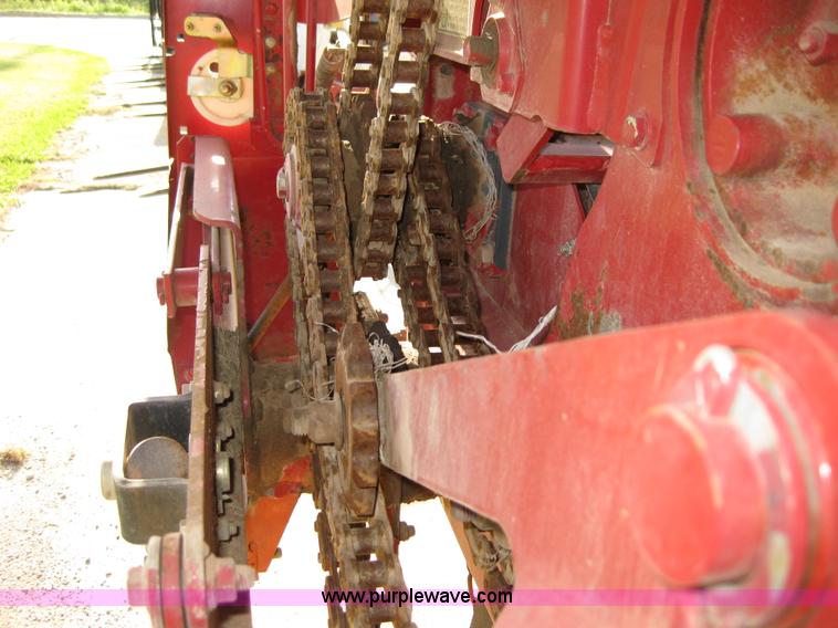 image for item B1246 2005 New Holland BR780 round baler