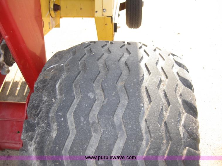 image for item B1246 2005 New Holland BR780 round baler