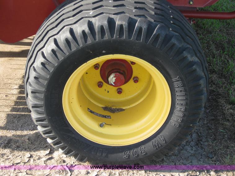 image for item B1246 2005 New Holland BR780 round baler