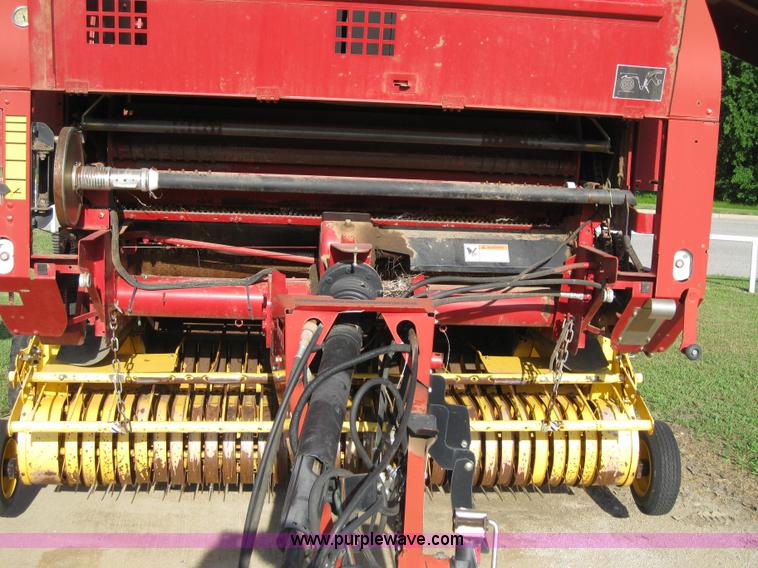 image for item B1246 2005 New Holland BR780 round baler