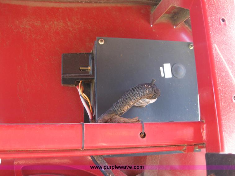 image for item B1246 2005 New Holland BR780 round baler