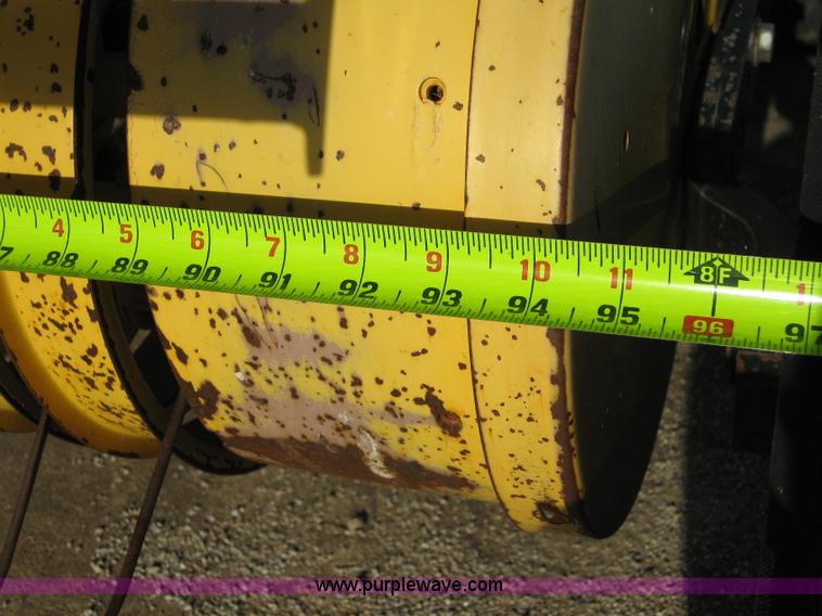 image for item B1246 2005 New Holland BR780 round baler