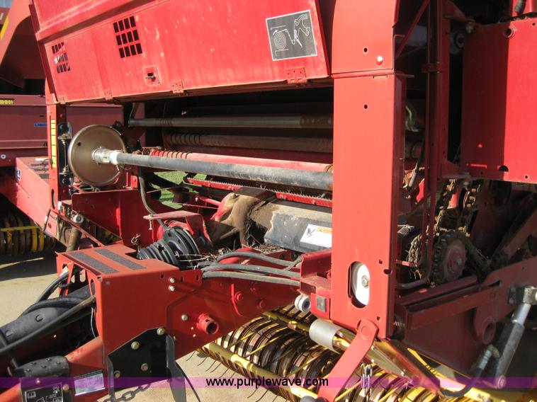 image for item B1246 2005 New Holland BR780 round baler