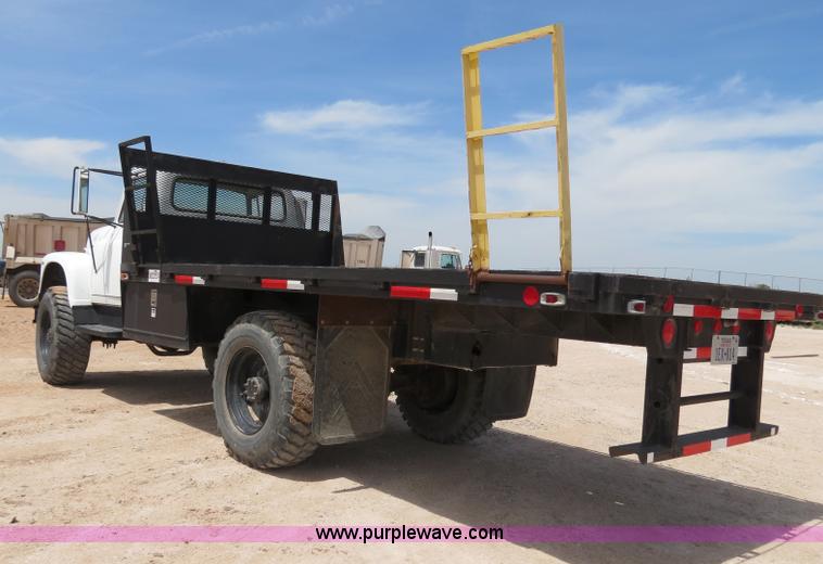 image for item B2312 1975 International Loadstar 1700 flatbed truck